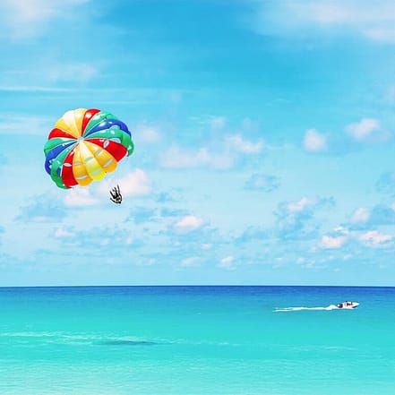 Parasailing at West Bay – Qool Qatar – Must-see attractions KohK.com Special Offers, Deals & Discounts in Netherlands, Poland, Hungary, Denmark, Sweden, Latvia
