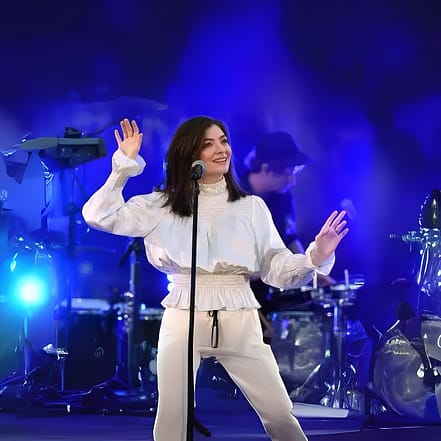 Lorde concert at O2 Arena in London – Concerts KohK.com Special Offers, Deals & Discounts in Netherlands, Poland, Hungary, Denmark, Sweden, Latvia